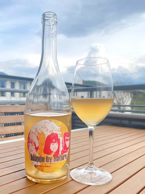 Pittnauer Blond by Nature 2022 bottle and glass