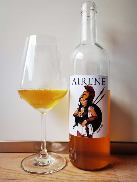 Vinos Ambiz Airene 2020 glass