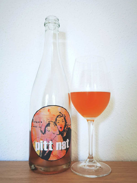 Pittnauer Pitt Nat Rosé with glass