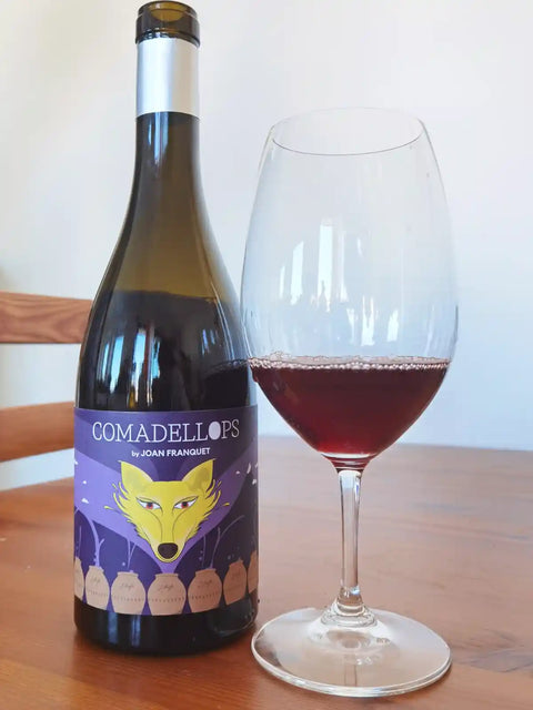 Costador Comadellops Violeta 2018 bottle and glass