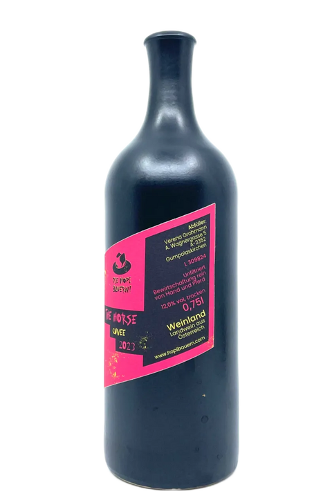 Back label of the ceramic bottle of Die Hopi Bauern The Horse 2023 - Natural Wine Dealers