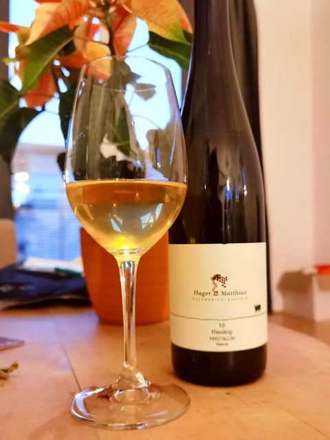 Hager Matthias Riesling Kristallin 2018 with glass
