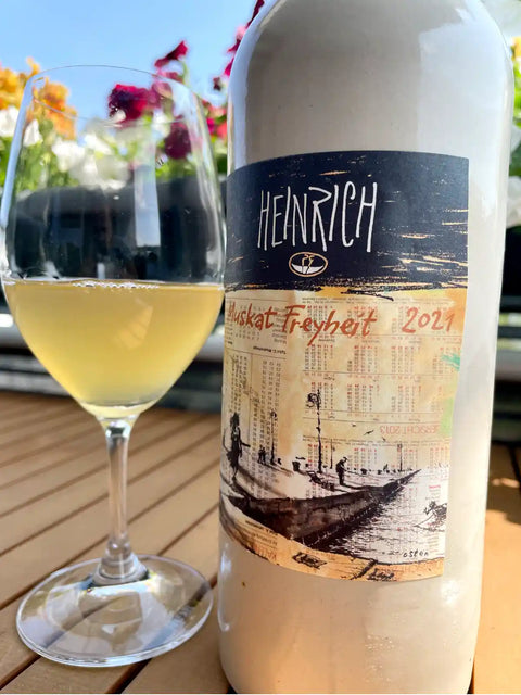 Heinrich Muskat Freyheit 2021 bottle and glass