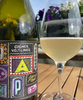 Bottle and glas of Johannes Trapl Grüner Veltliner 2025 - Natural Wine Dealers
