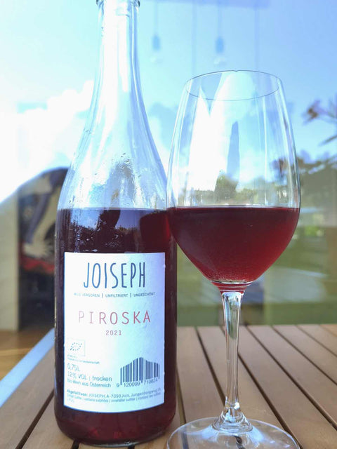 Joiseph Piroska 2021 bottle and glass