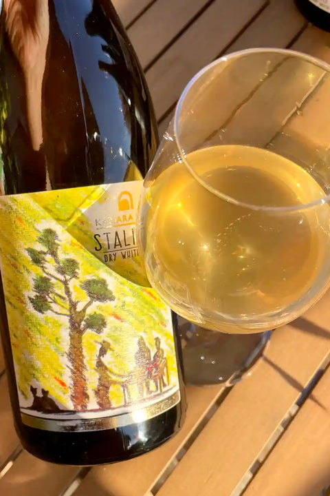 Bottle of wine and glass of wine of Kamara Winery Stalisma White 2024 - Natural Wine Dealers