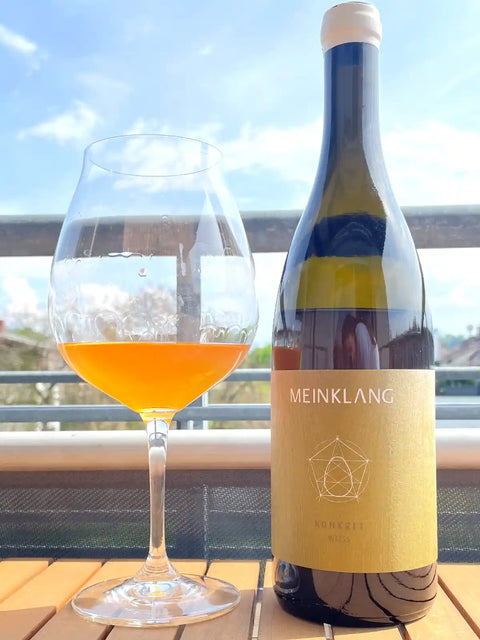 Meinklang Konkret Weiss 2019 bottle and glass