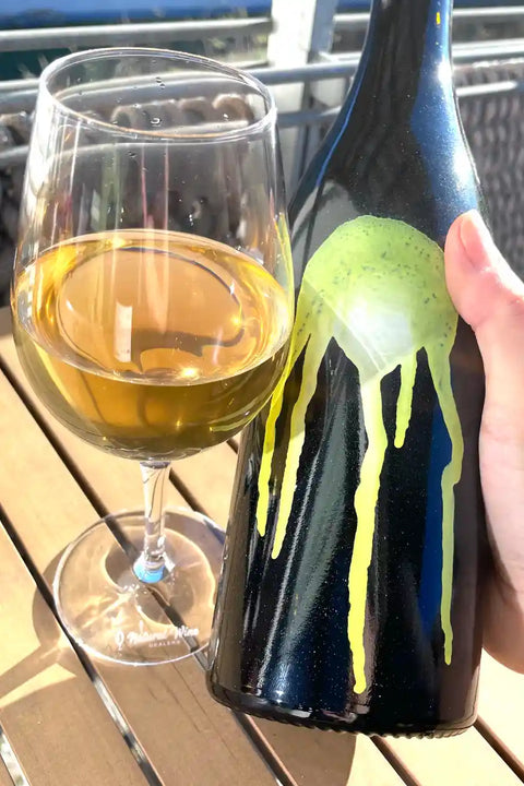 Bottle and glass of Milan Nestarec Hedonista nv 5 - Natural Wine Dealers