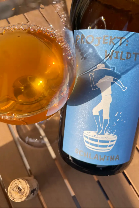 Bottle and glass of Projekt Wildtyp Schlawina - Natural Wine Dealers