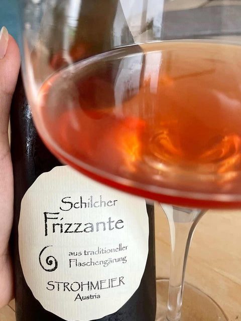 Strohmeier Schilcher Frizzante bottle and glass