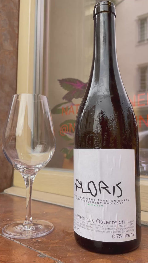 Pouring a glass of Quantum Winery Floris - Natural Wine Dealers
